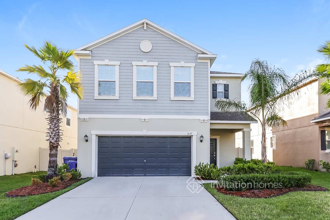 1637 Tallulah Ter in Wesley Chapel, FL - Building Photo