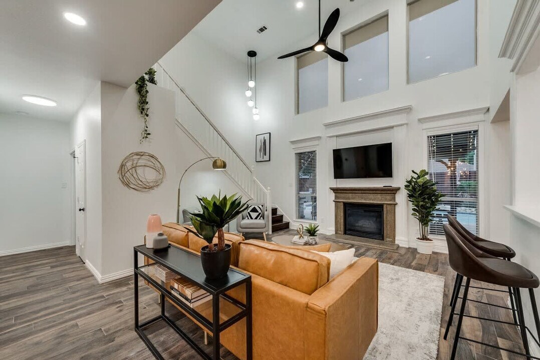 3933 Wisteria Ln in Haltom City, TX - Building Photo