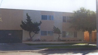 1056 Walnut Ave in Long Beach, CA - Building Photo