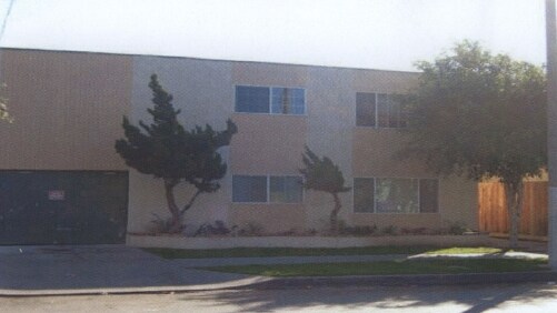 1056 Walnut Ave in Long Beach, CA - Building Photo