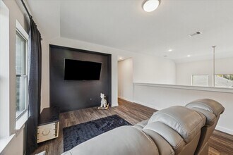 7933 Spring Run Dr in Magnolia, TX - Foto de edificio - Building Photo