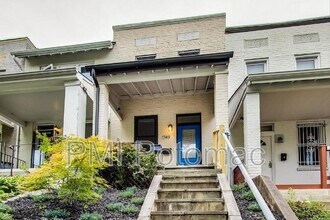 1749 L St NE in Washington, DC - Building Photo - Building Photo