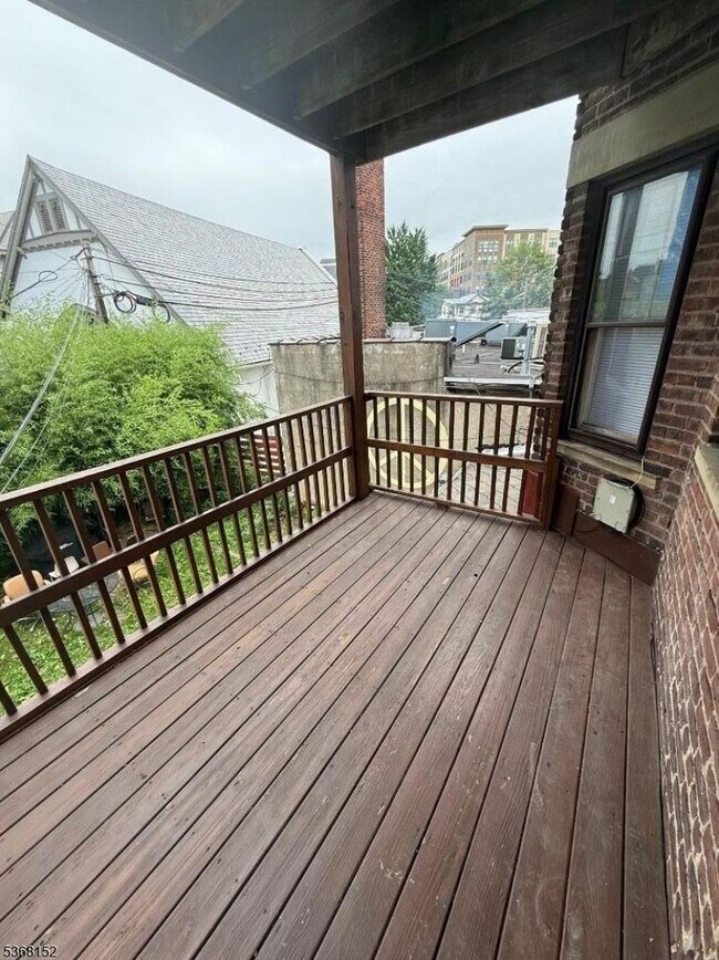 570 Bloomfield Ave in Montclair, NJ - Building Photo - Building Photo