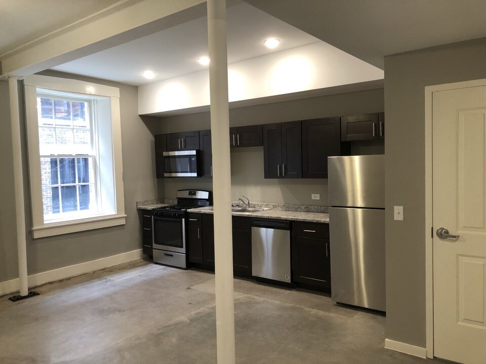 421 Brady St-Unit -3 in Davenport, IA - Building Photo