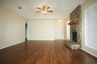 5718 Red Cactus Ct in Arlington, TX - Building Photo - Building Photo