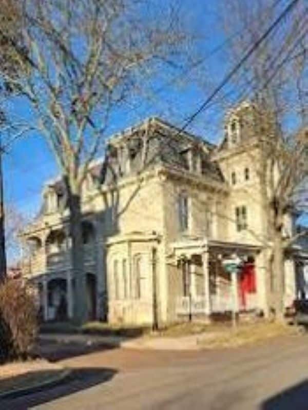 61 E Oakland Ave, Unit 61 E. Oakland Ave Apt 1R