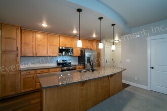 4612 Hahns Peak Dr in Loveland, CO - Building Photo - Building Photo