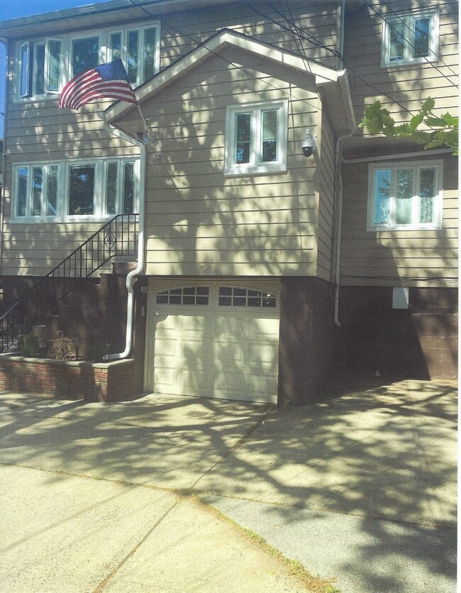95 W 49th St, Unit 2, Unit 2