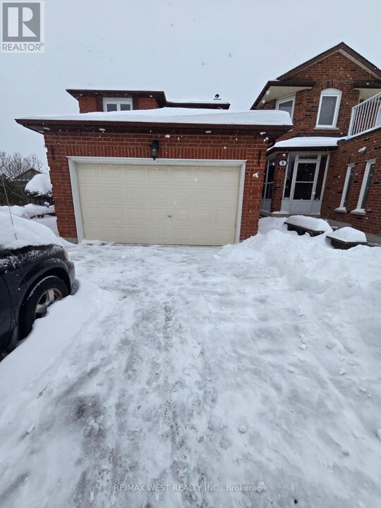 2 Irish Moss Ct in Vaughan, ON - Building Photo