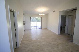 367 NW Placid Ave in Port St. Lucie, FL - Foto de edificio - Building Photo