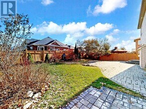 176 Tormina Blvd in Whitby, ON - Building Photo - Building Photo