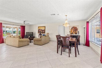 1031 SE 14th Dr in Deerfield Beach, FL - Building Photo - Building Photo