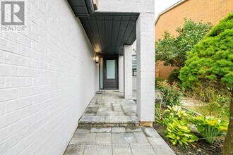 2966 Tradewind Dr in Mississauga, ON - Building Photo - Building Photo