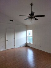 811 E 10th St in Kemp, TX - Foto de edificio - Building Photo