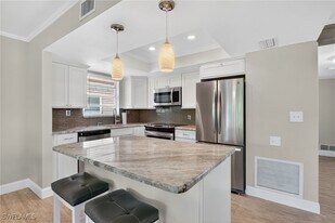 1549 Sandpiper St in Naples, FL - Building Photo