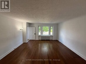 976 Avenue Rd in Toronto, ON - Building Photo - Building Photo