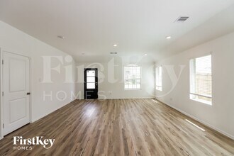 5212 Winding Strm Dr in Rosenberg, TX - Foto de edificio - Building Photo