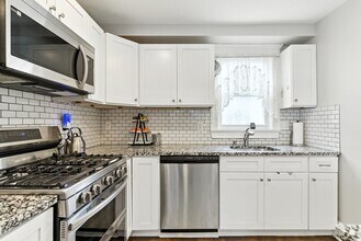 8 Earnshaw St in Boston, MA - Building Photo - Building Photo