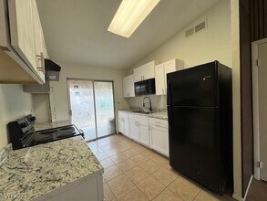 4238 Rollingstone Dr in Las Vegas, NV - Building Photo - Building Photo