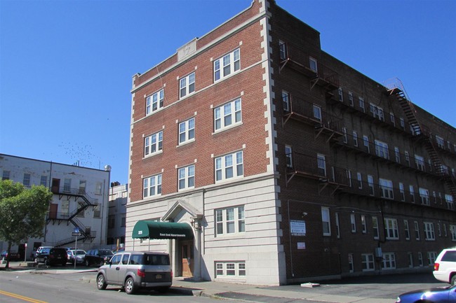 East End Apartments in Rochester, NY - Building Photo - Building Photo