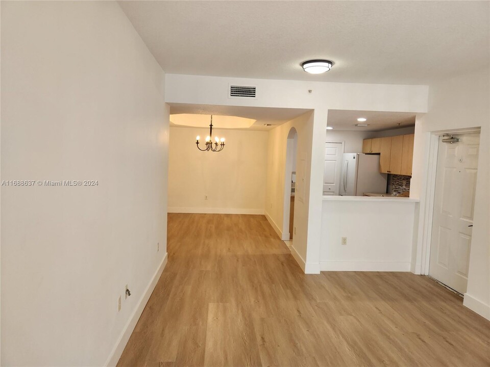 6400 NW 114th Ave, Unit 1121 in Doral, FL - Building Photo