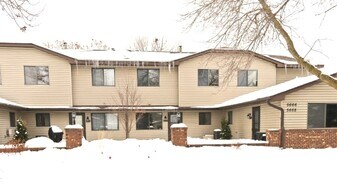 5655 Brandlwood Ct in St. Paul, MN - Building Photo