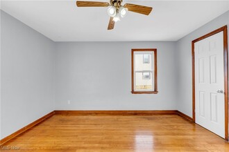 2264 Garfield Blvd-Unit -Right in Lorain, OH - Foto de edificio - Building Photo