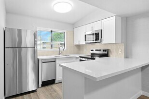 Echelon Apartments in Phoenix, AZ - Building Photo