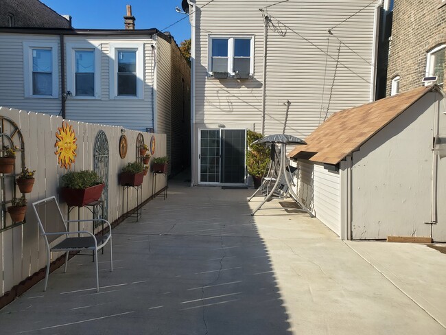 1453 N Springfield Ave, Unit 2 in Chicago, IL - Building Photo - Building Photo