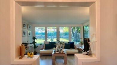 810 SW 23rd Rd in Miami, FL - Building Photo - Building Photo