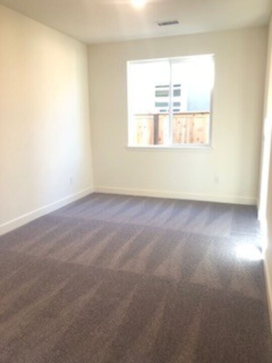 1236 Barn Owl Dr in Sparks, NV - Building Photo