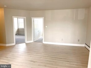 24-A-24 W High St in Glassboro, NJ - Building Photo - Building Photo