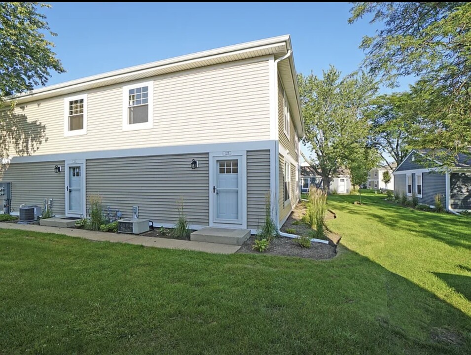 327 Somerset Ln in Vernon Hills, IL - Foto de edificio