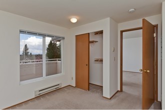 Northlink Apartments in Seattle, WA - Building Photo - Interior Photo