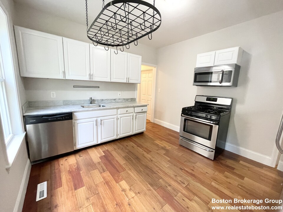 28 Taft St, Unit 1 in Boston, MA - Building Photo