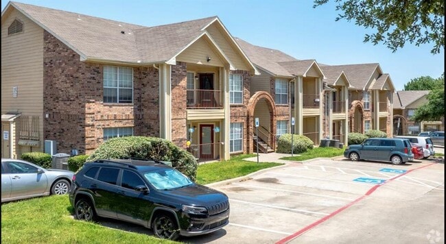 601 E Ash Ln in Euless, TX - Building Photo - Building Photo