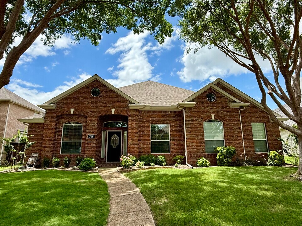 715 Willow Ridge Ct in Coppell, TX - Foto de edificio