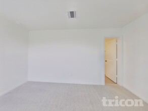 3013 Dawn Sound Dr in Park Row, TX - Foto de edificio - Building Photo