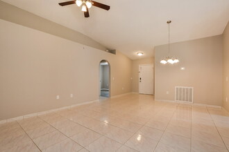 10113 Dean Chase Blvd in Orlando, FL - Building Photo - Building Photo