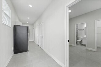 8714 N Highland Ave in Tampa, FL - Building Photo - Building Photo