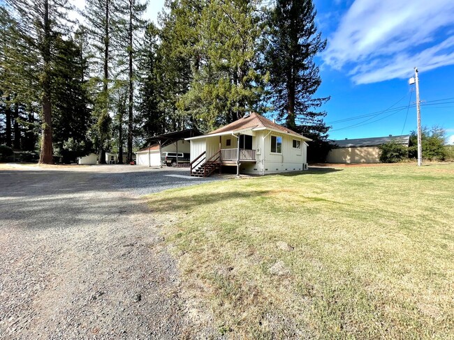 4560 Maddocks Rd in Sebastopol, CA - Foto de edificio - Building Photo