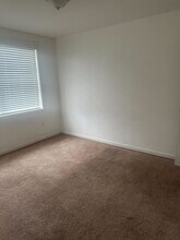 2301 Iverson St, Unit Room 4 in Temple Hills, MD - Foto de edificio - Building Photo