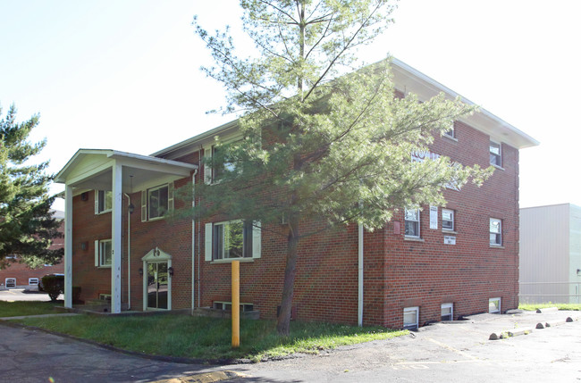 Ohio Pike Terrace Apartments in Cincinnati, OH - Foto de edificio - Building Photo