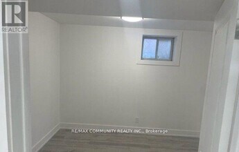 206 Crocus Dr in Toronto, ON - Building Photo - Building Photo