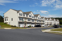 2400-2431 Newtown Ln in Harrisburg, PA - Foto de edificio - Building Photo