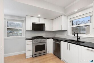 43 Gregory Blvd in Norwalk, CT - Foto de edificio - Building Photo