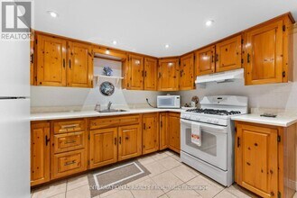 46 Johnson Rd in Aurora, ON - Building Photo - Building Photo