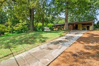 5070 Crowe Dr SE in Smyrna, GA - Building Photo - Building Photo