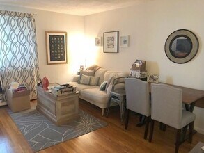 205 Kent St, Unit #34 in Brookline, MA - Foto de edificio - Building Photo