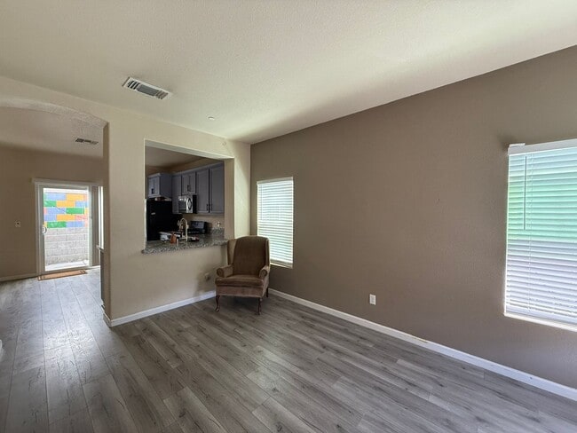 700 Ashwick Loop in Sacramento, CA - Foto de edificio - Building Photo